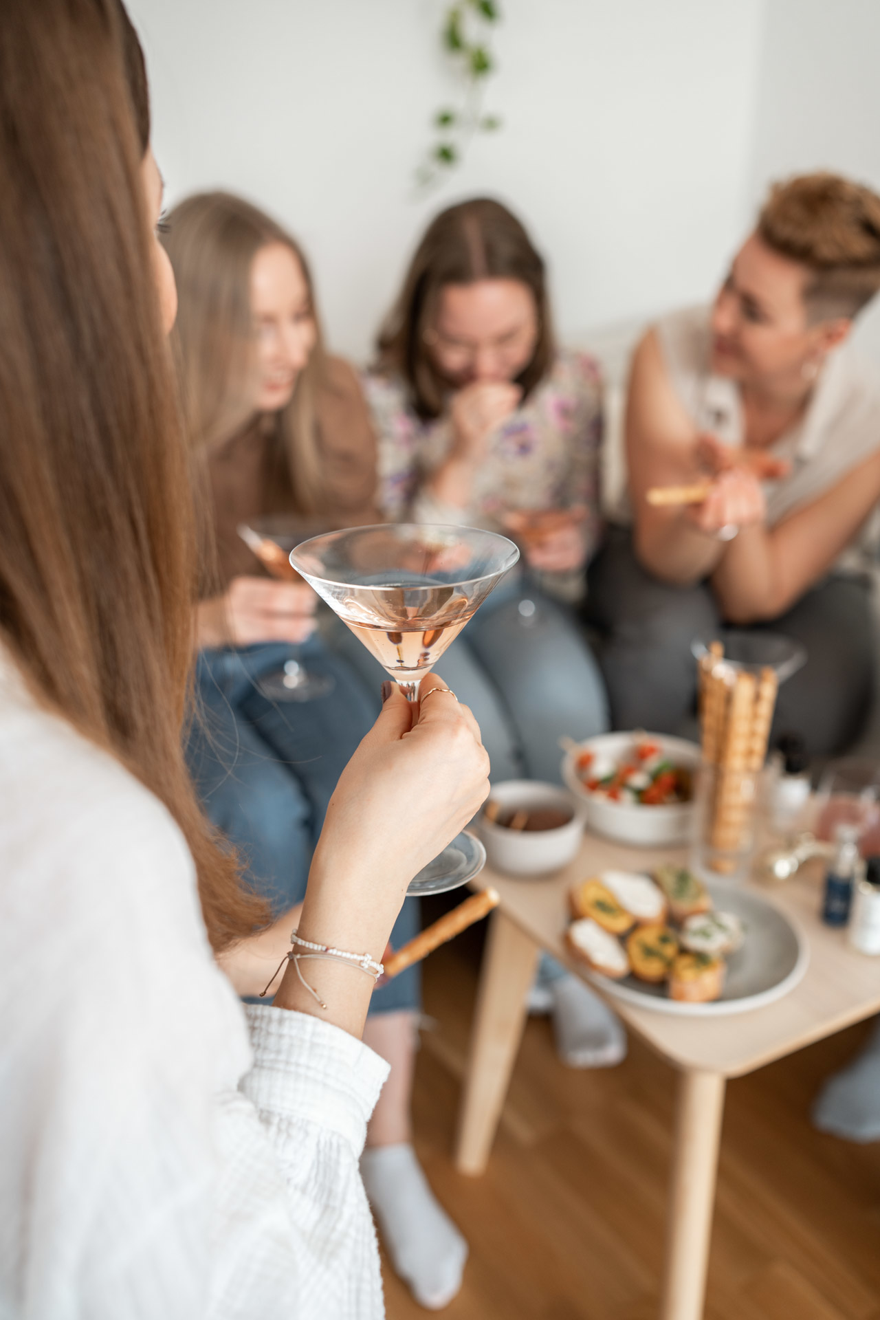 MONROE Toyparty mit Freundinnen